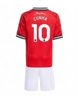 Otroške Nogometnih dresov Manchester United Matheus Cunha #10 Domači 2025-26 Kratki rokavi (+ hlače)